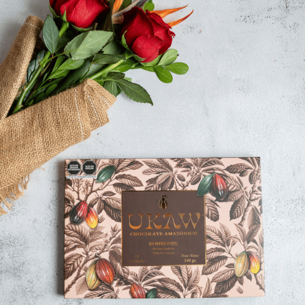 Bombones Macizos de Cacao pintados a mano + Arreglo floral con rosas y heliconia – Edición Día de la Madre | UKAW - Image 2