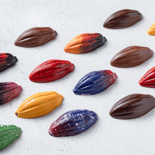 Bombones Macizos de Cacao pintados a mano + Arreglo floral con rosas y heliconia – Edición Día de la Madre | UKAW - Image 7